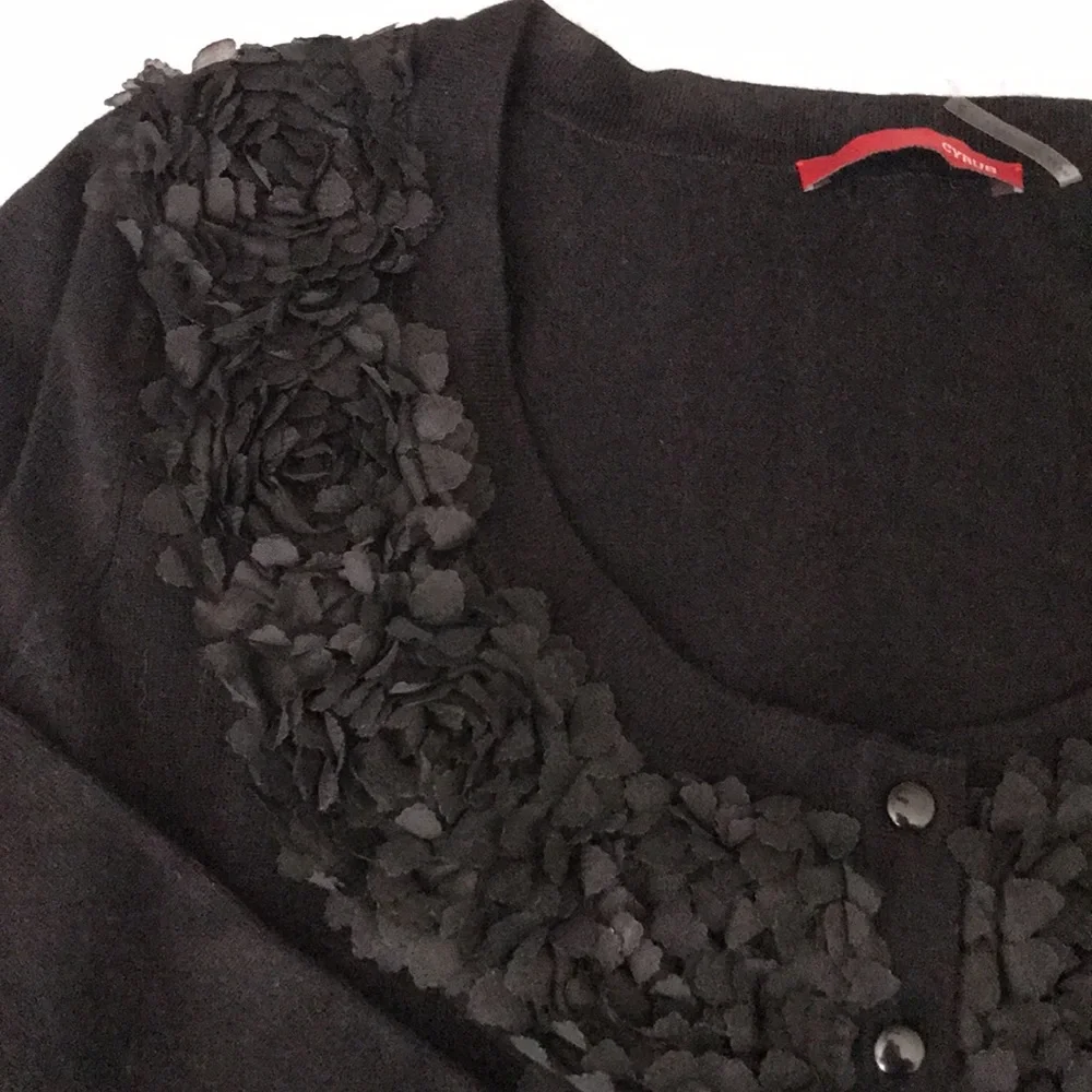 Women’s Sweater - Picture 2 of 4